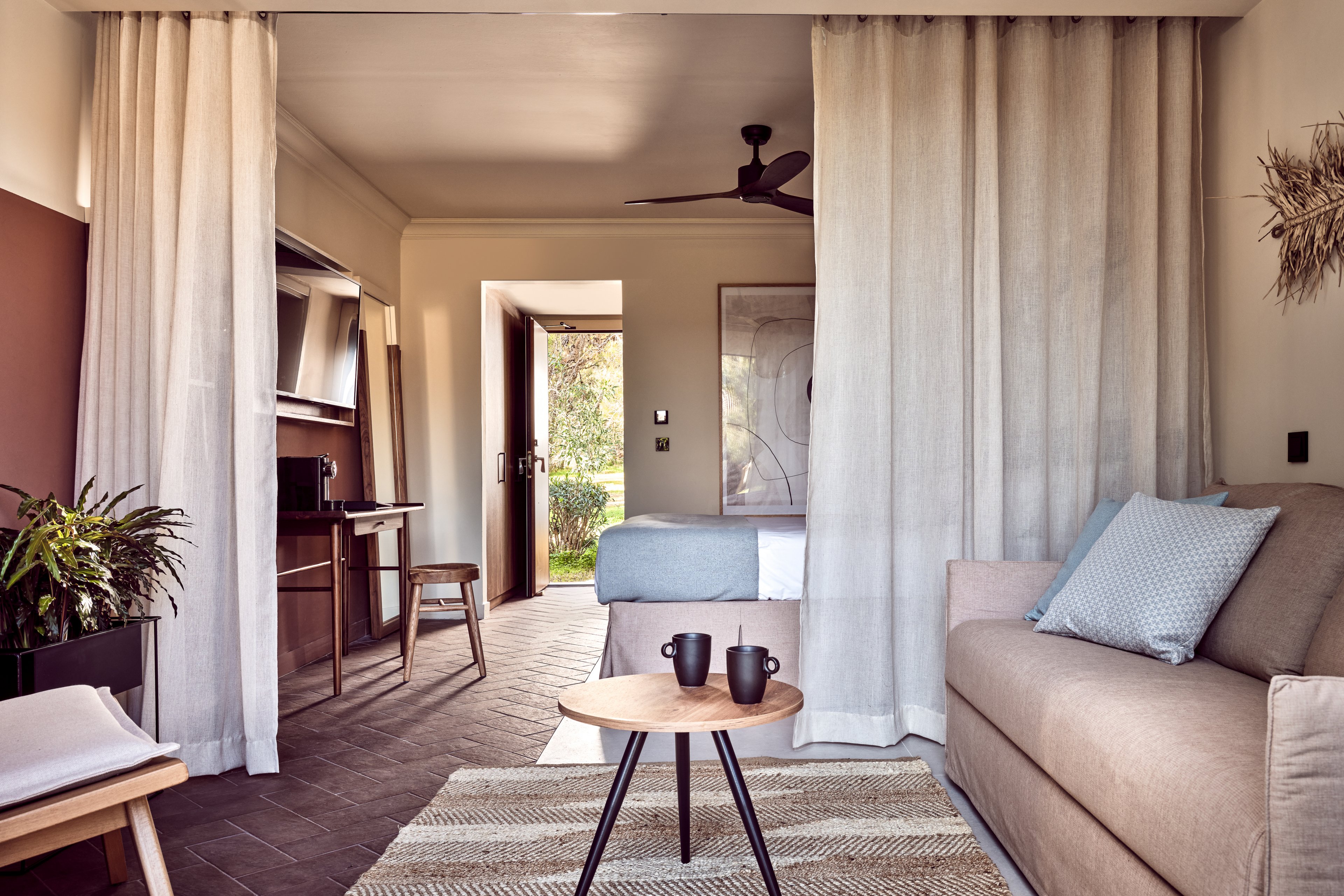 Domes Aulus Zante Autograph Collection