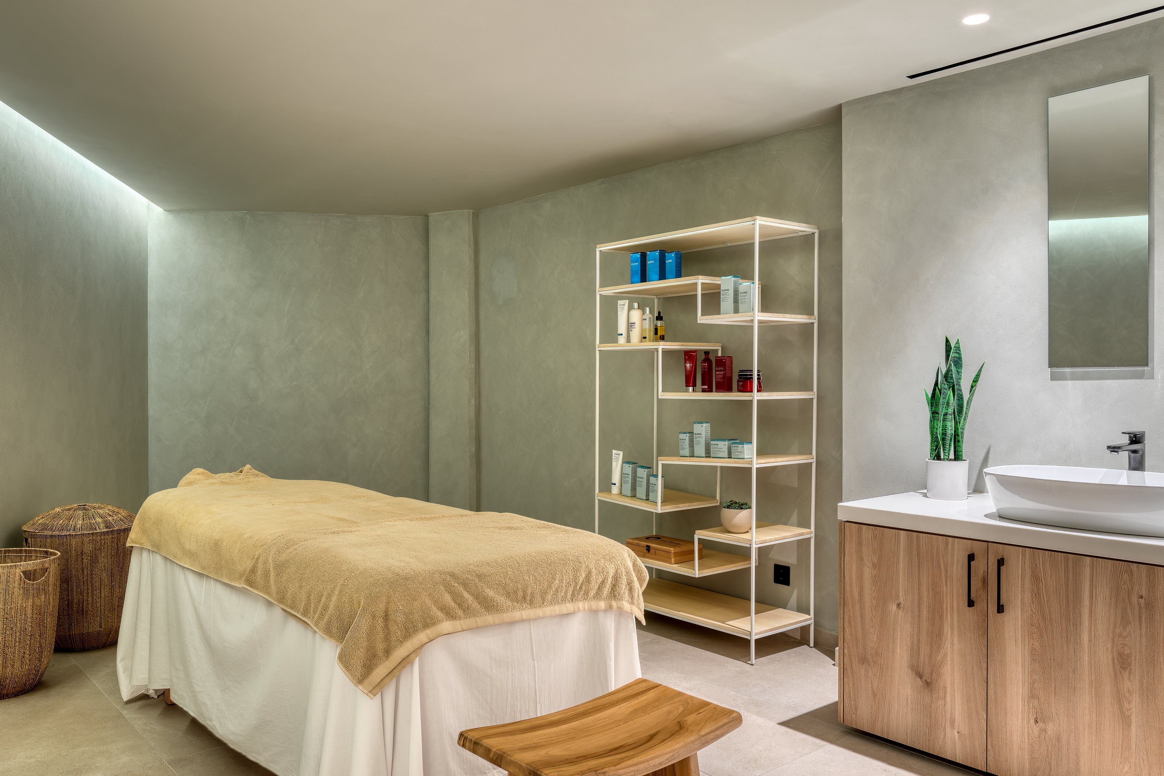 Domes Aulus Zante Autograph Collection