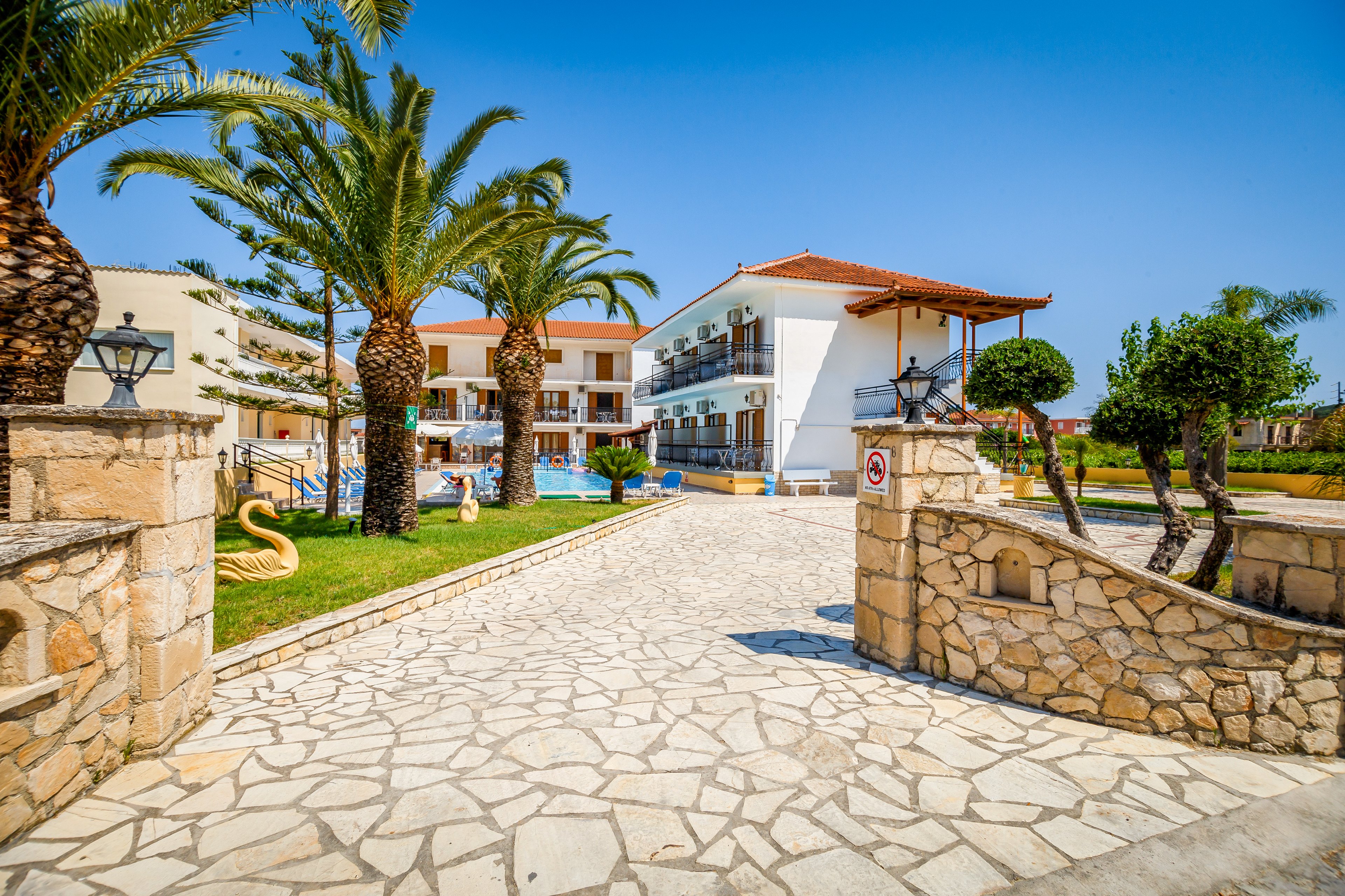 Litsa Studios & Apartments