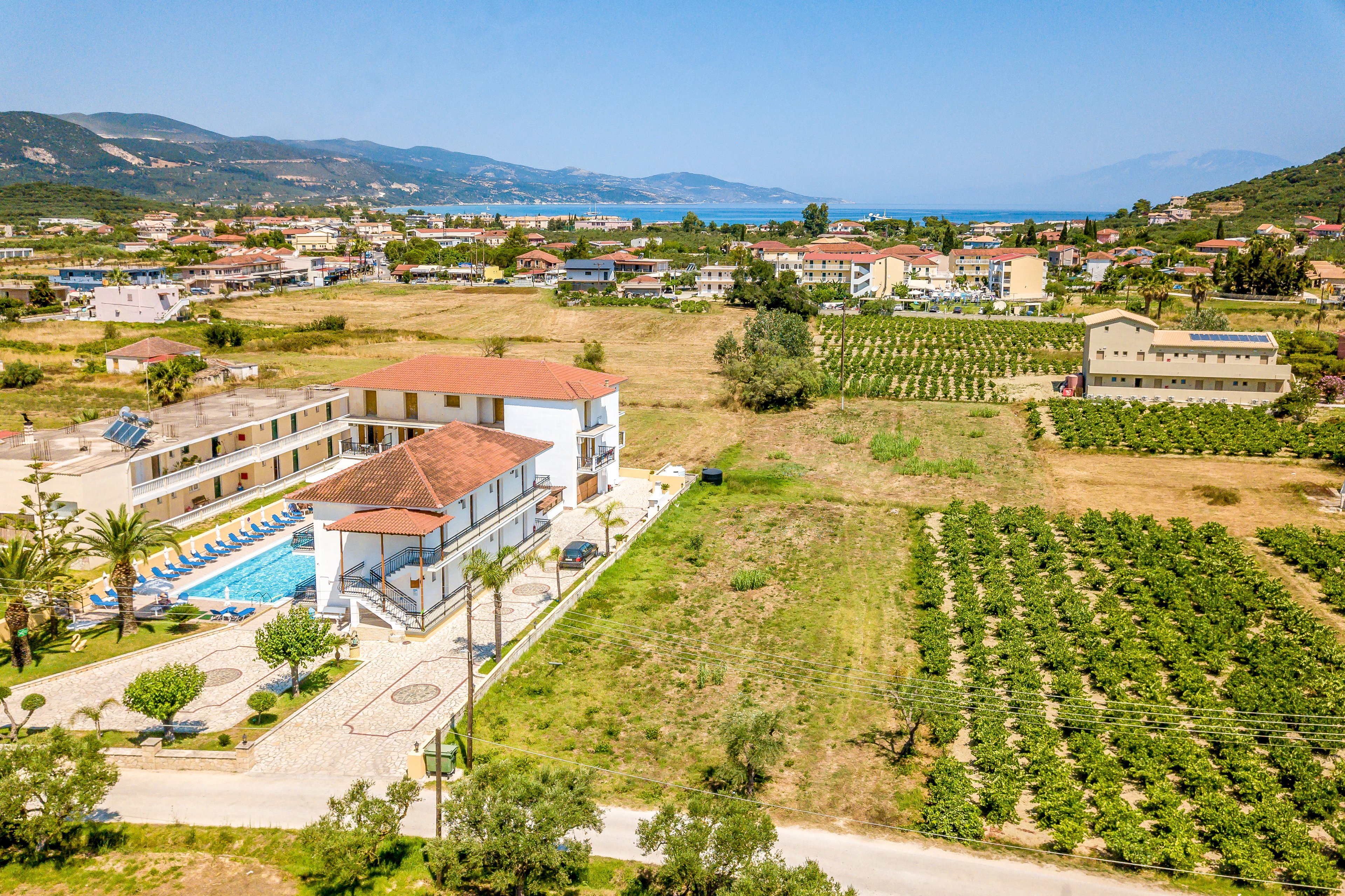 Litsa Studios & Apartments