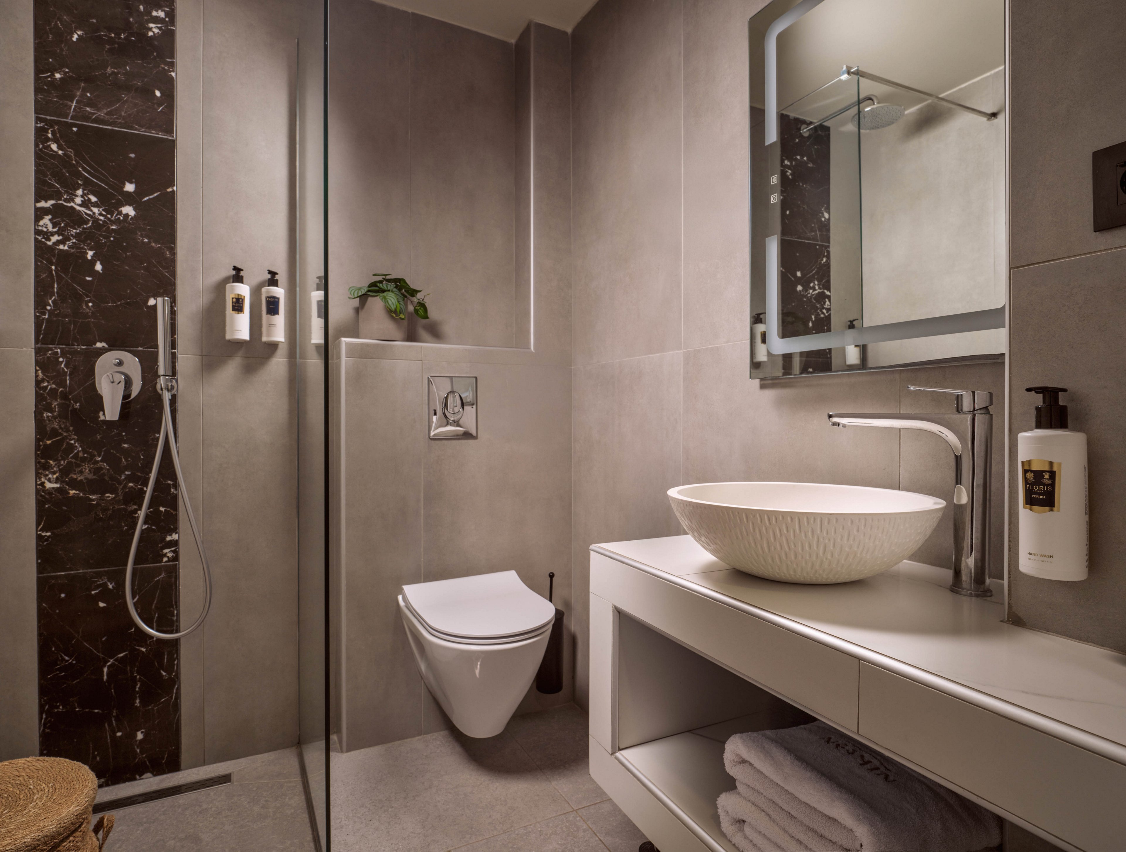 Nikon Boutique Hotel