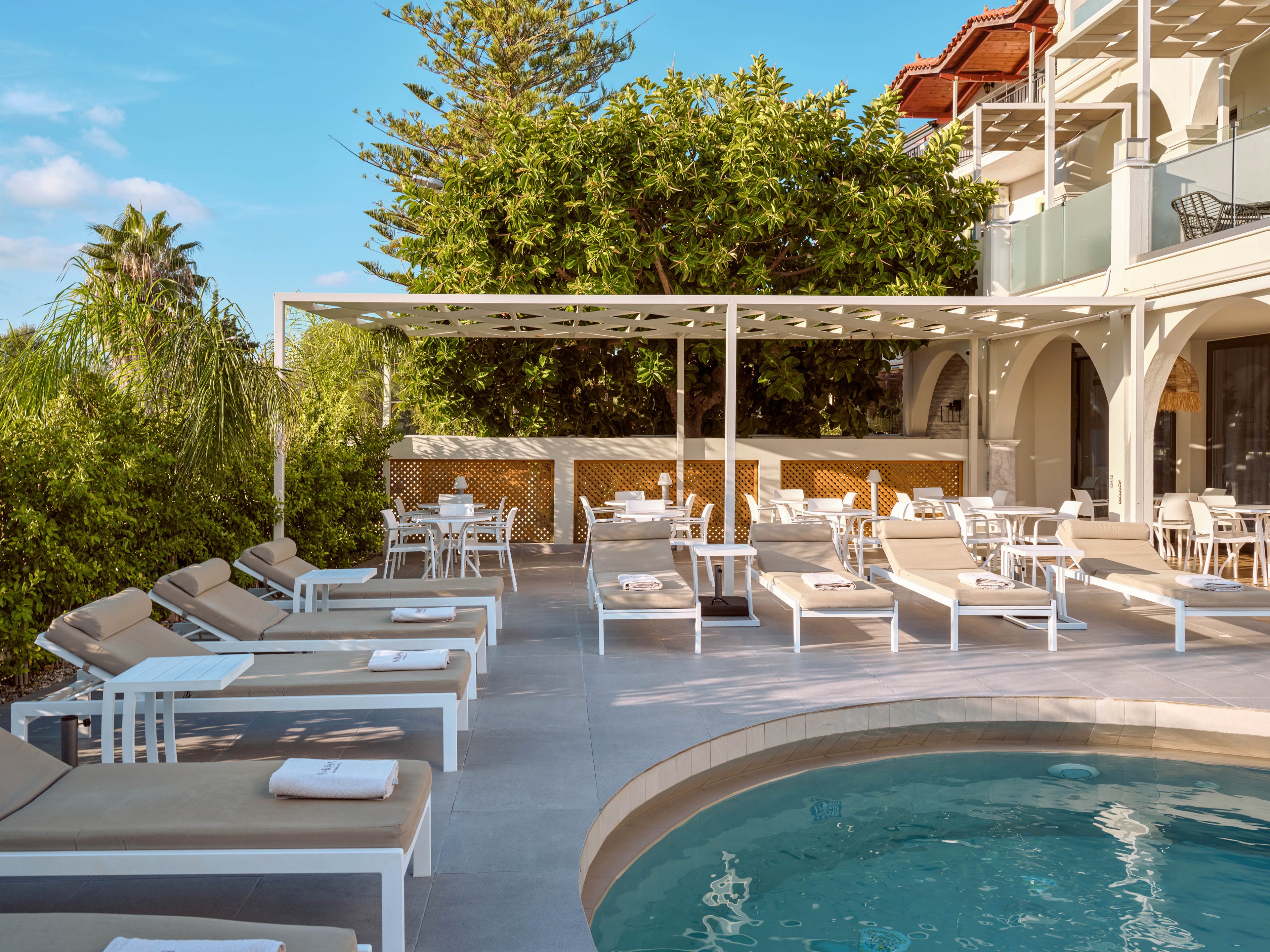 Nikon Boutique Hotel