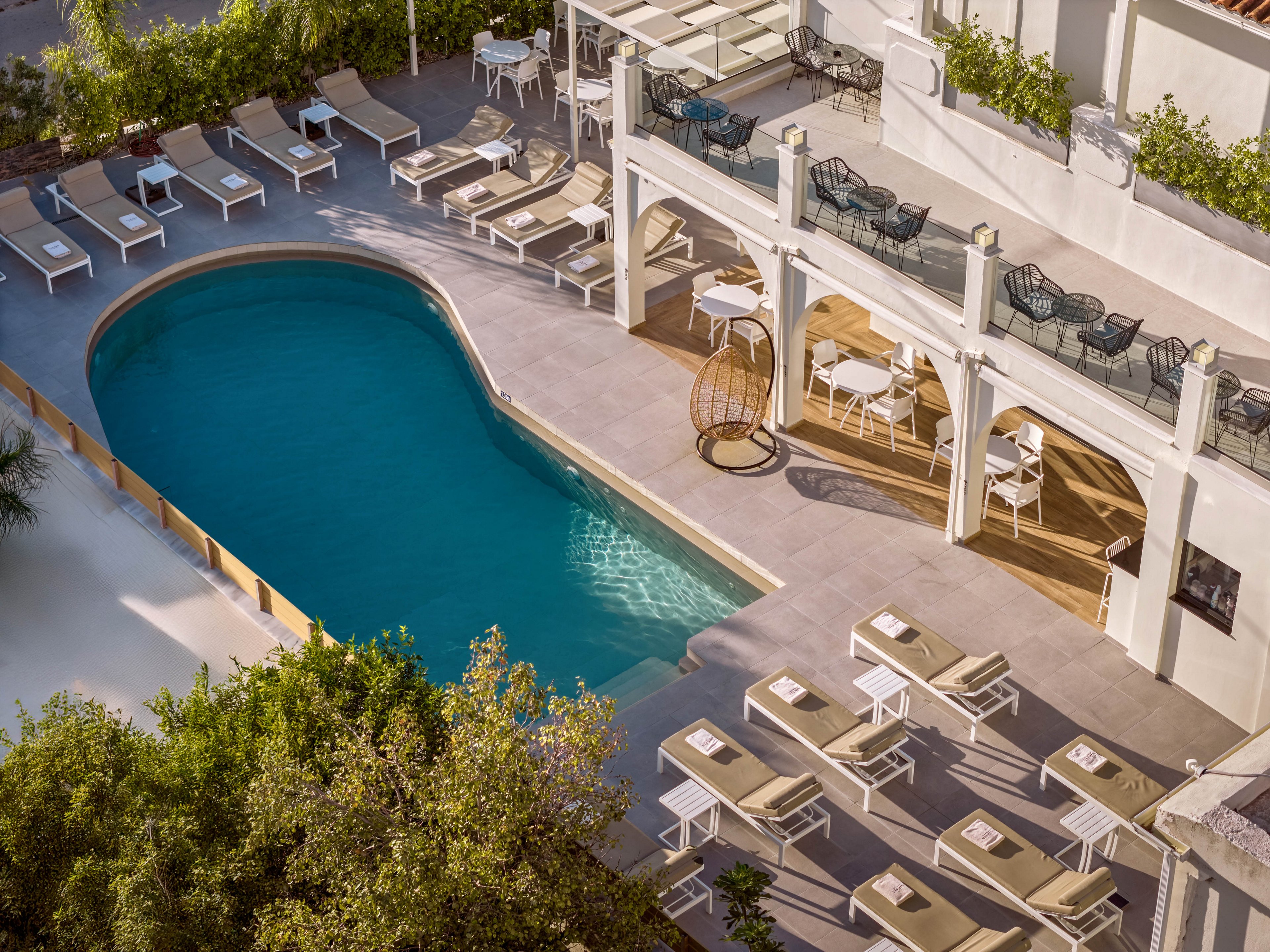 Nikon Boutique Hotel