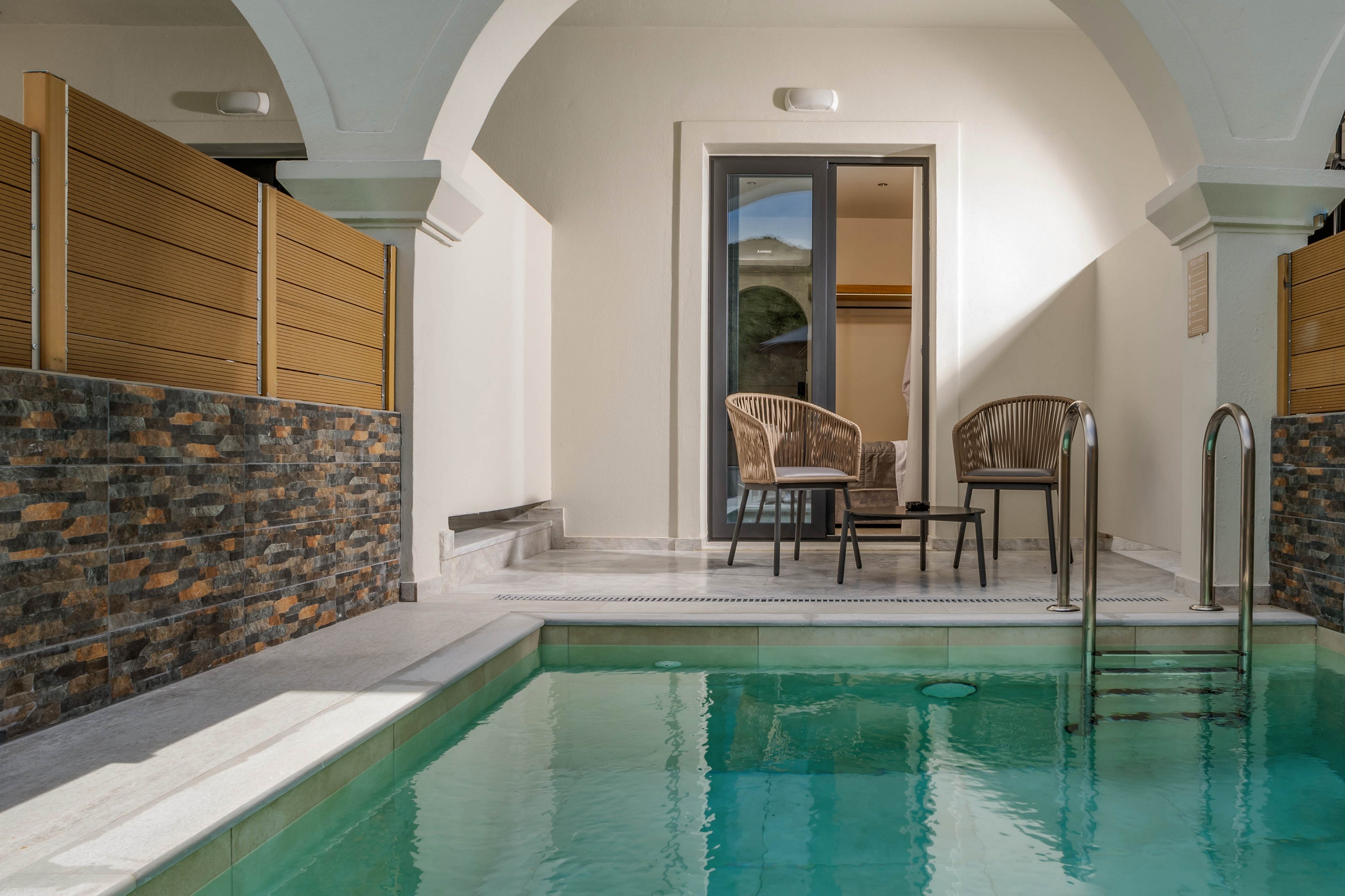 Nikon Boutique Hotel